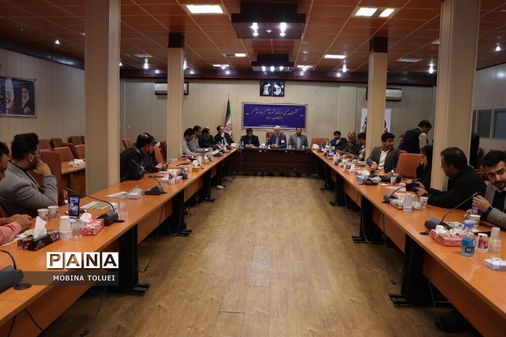 نشست صمیمی فرماندار شهرستان بهارستان با اصحاب رسانه