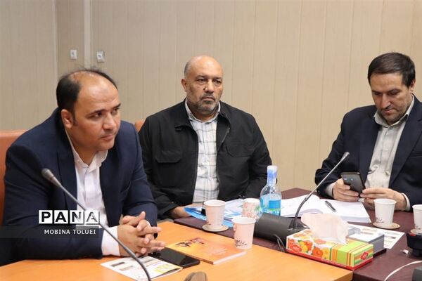 نشست صمیمی فرماندار شهرستان بهارستان با اصحاب رسانه