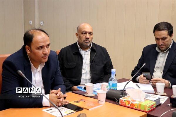نشست صمیمی فرماندار شهرستان بهارستان با اصحاب رسانه