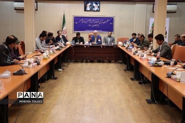 نشست صمیمی فرماندار شهرستان بهارستان با اصحاب رسانه