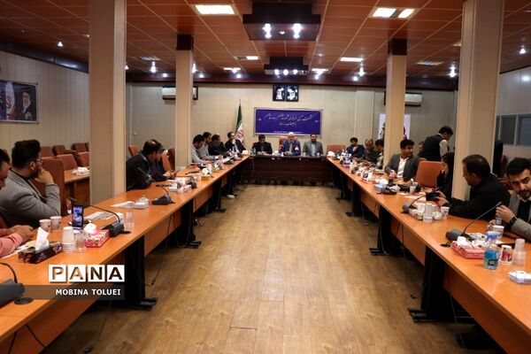 نشست صمیمی فرماندار شهرستان بهارستان با اصحاب رسانه