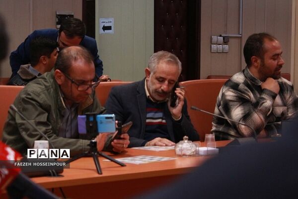 نشست صمیمی فرماندار شهرستان بهارستان با اصحاب رسانه