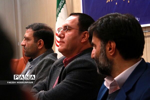 نشست صمیمی فرماندار شهرستان بهارستان با اصحاب رسانه