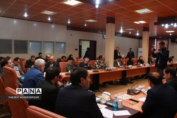 نشست صمیمی فرماندار شهرستان بهارستان با اصحاب رسانه