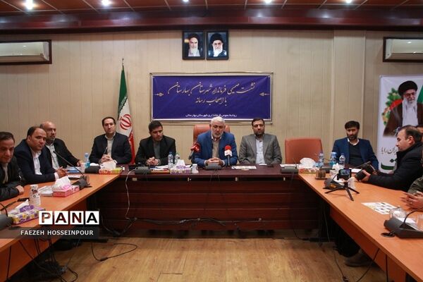 نشست صمیمی فرماندار شهرستان بهارستان با اصحاب رسانه