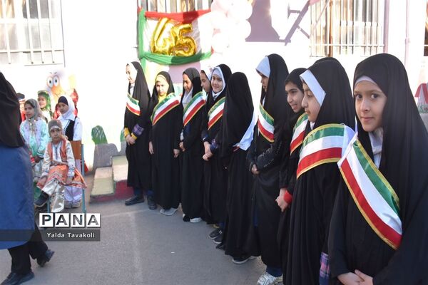 جشن انقلاب در دبستان صفورا مشهد