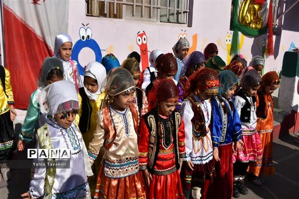 جشن انقلاب در دبستان صفورا مشهد
