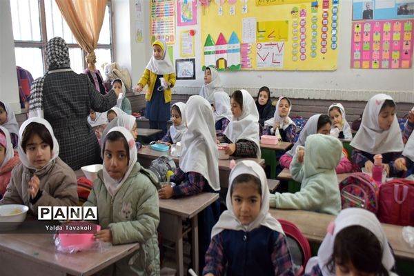 جشن انقلاب در دبستان صفورا مشهد