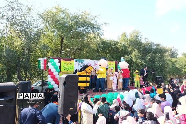 شادی پیمایی تئاتر درسی به مناسبت دهه فجر در بهبهان