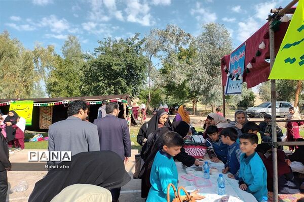شادی پیمایی تئاتر درسی به مناسبت دهه فجر در بهبهان
