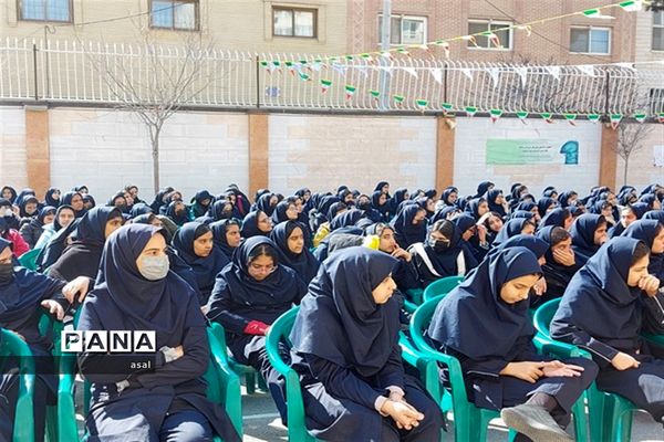 نواخته شدن زنگ انقلاب در دبیرستان دخترانه  خدیجه کبری( س)