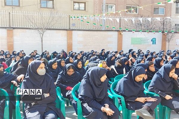 نواخته شدن زنگ انقلاب در دبیرستان دخترانه  خدیجه کبری( س)