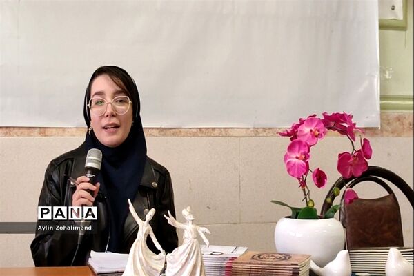 نشست ادبی در دبیرستان شاهد کوثر شهرستان رباط کریم
