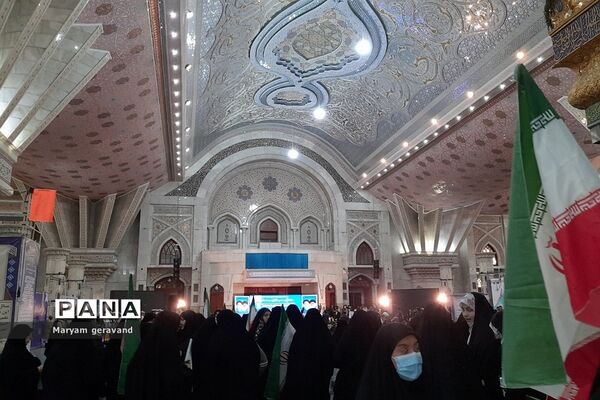 حضور دانش‌آموزان ناحیه دو شهرری در مرقد امام خمینی(ره) به مناسبت آغاز دهه مبارک فجر