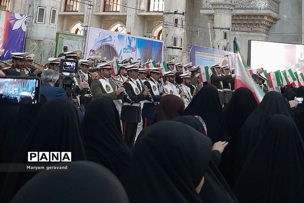 حضور دانش‌آموزان ناحیه دو شهرری در مرقد امام خمینی(ره) به مناسبت آغاز دهه مبارک فجر