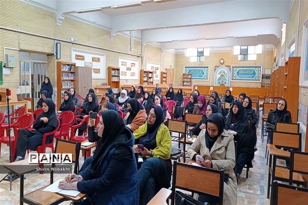 کارگاه آموزشی تجربه اقدام پژوهی برتر در ناحیه ۶ مشهد