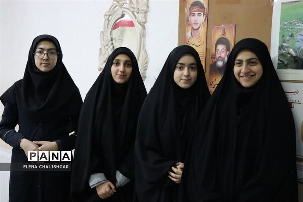 کیک 45 سالگی انقلاب در ناحیه یک بهارستان بریده شد