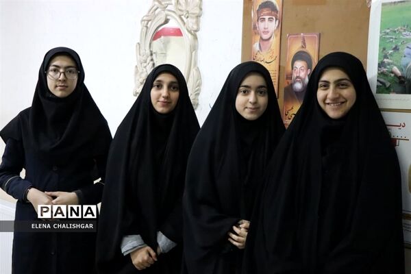 کیک 45 سالگی انقلاب در ناحیه یک بهارستان بریده شد