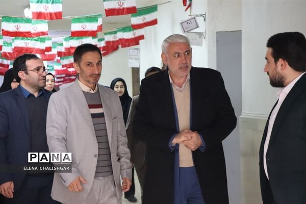 کیک 45 سالگی انقلاب در ناحیه یک بهارستان بریده شد