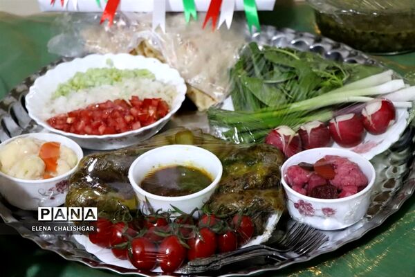 کیک 45 سالگی انقلاب در ناحیه یک بهارستان بریده شد