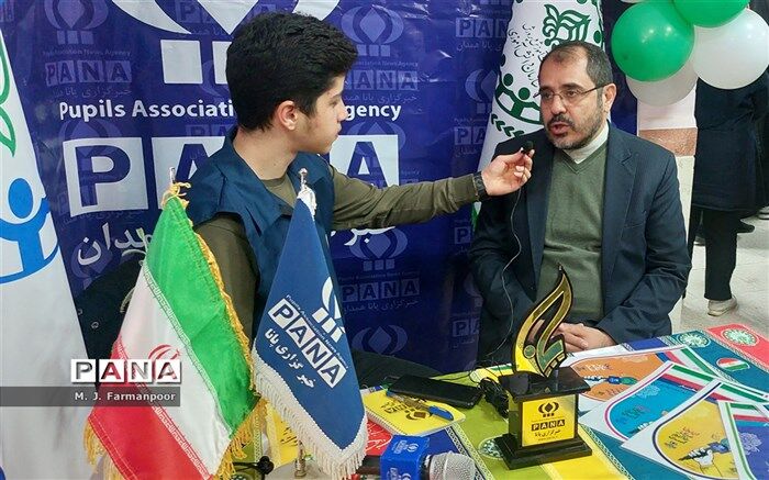 آینده کشور در دستان دانش‌آموزان است