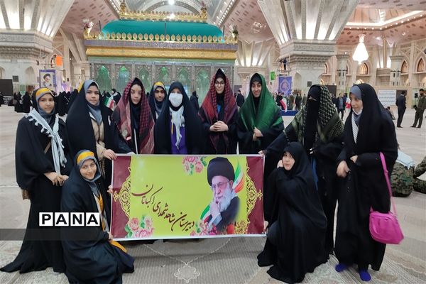 تجدید میثاق دانش آموزان و فرهنگیان منطقه ۵ با امام و آرمان‌های انقلاب