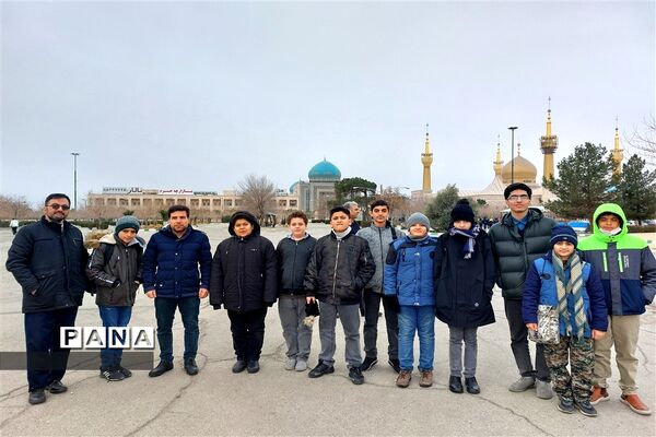 تجدید میثاق دانش آموزان و فرهنگیان منطقه ۵ با امام و آرمان‌های انقلاب