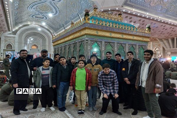 تجدید میثاق دانش آموزان و فرهنگیان منطقه ۵ با امام و آرمان‌های انقلاب