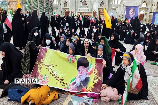 تجدید میثاق دانش آموزان و فرهنگیان منطقه ۵ با امام و آرمان‌های انقلاب