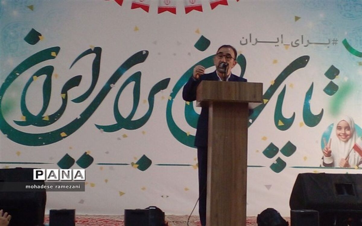 دانش‌آموزان در پیروزی انقلاب نقش تعیین‌کننده‌ای داشتند