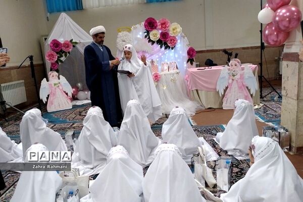 برگزاری جشن عبادت دختران دبستان ۲۲بهمن دو ناحیه یک شهرری