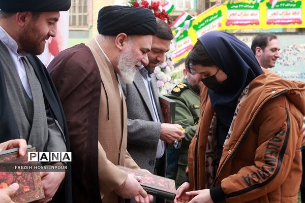 برگزاری مراسم پرشور گلبانگ انقلاب در بهارستان‌دو