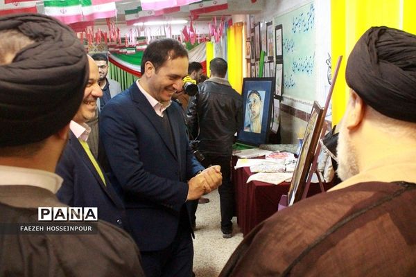 برگزاری مراسم پرشور گلبانگ انقلاب در بهارستان‌دو