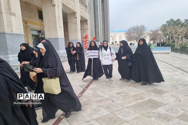 حضور دانش‌آموزان دبیرستان شهیده قزوینی منطقه ۱۳ در حرم مطهر