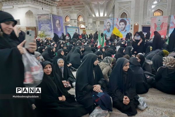 حضور دانش‌آموزان دبیرستان شهیده قزوینی منطقه ۱۳ در حرم مطهر