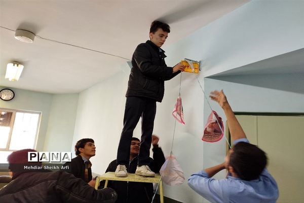 فضا‌ سازی ایام الله دهه فجر دبیرستان نمونه آیت الله خامنه‌ای کاشمر