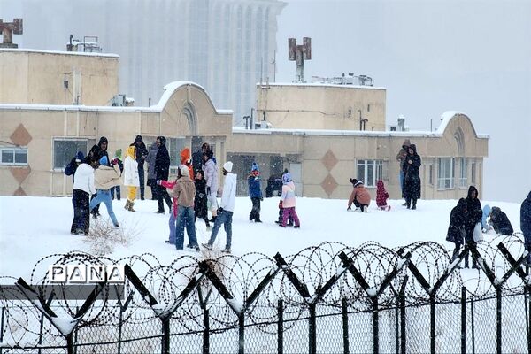 حال و هوای تهرانی ها در یک روز برفی
