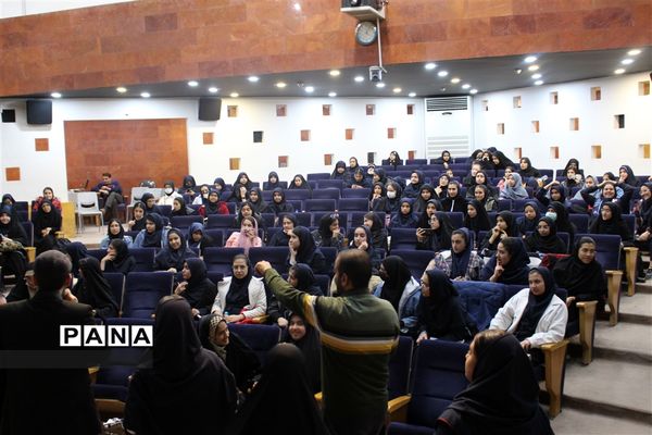 دوره آموزش سواد رسانه و آموزش عکاسی با موبایل ویژه دانش‌آموزان عضو خبرگزاری پانا اصفهان