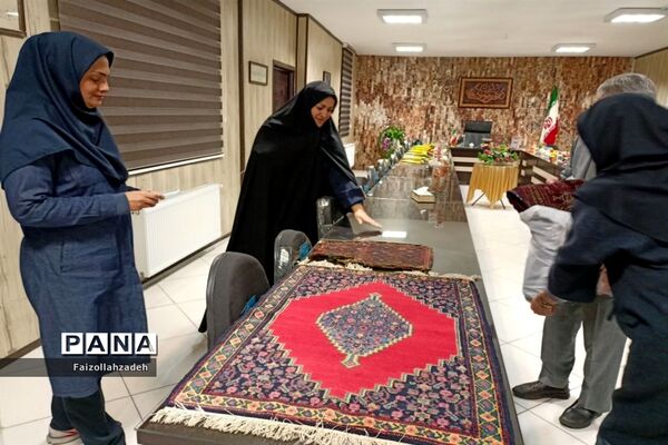 جلسه دانش افزایی رفو و مرمت قالی در هنرستان سمیه منطقه ۱۳
