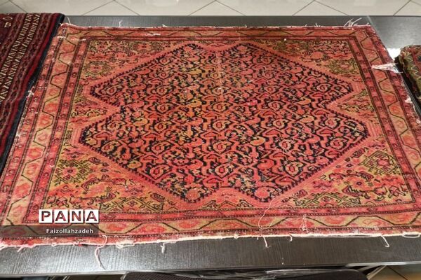 جلسه دانش افزایی رفو و مرمت قالی در هنرستان سمیه منطقه ۱۳