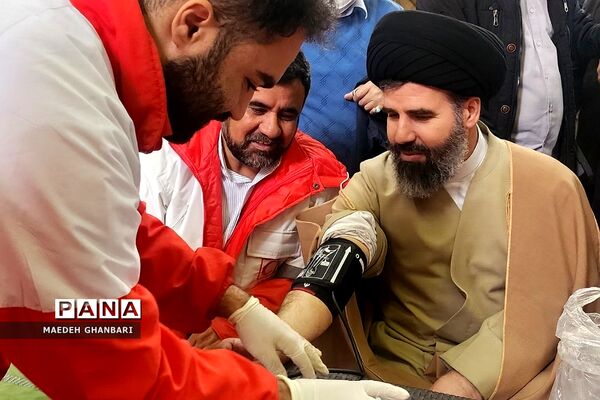میز خدمت هلال‌احمر در تالار الغدیر شهرستان پردیس