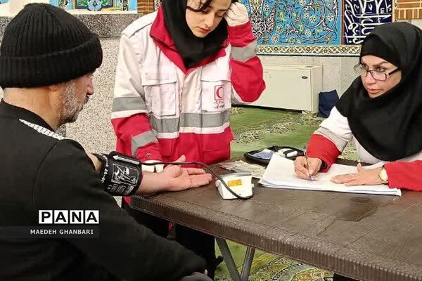 میز خدمت هلال‌احمر در تالار الغدیر شهرستان پردیس