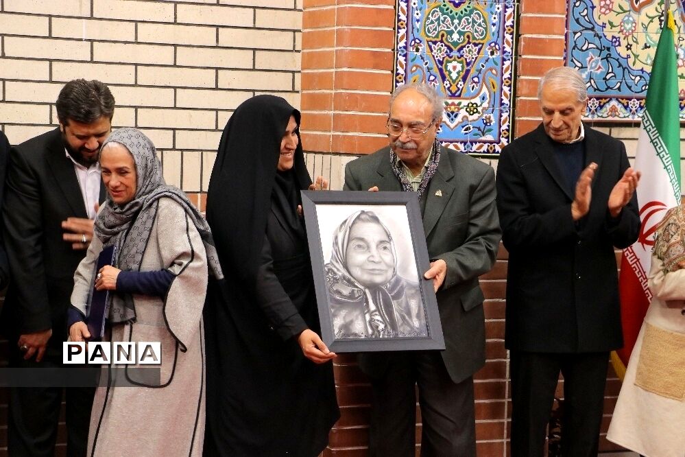 آیین بهره برداری همزمان ۹۵۰ فضای آموزشی و پرورشی در منطقه ۱۸ تهران