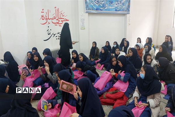 جشن تکلیف  دبستان دخترانه ۹ دی  در دبیرستان دخترانه صبا شهرستان قدس