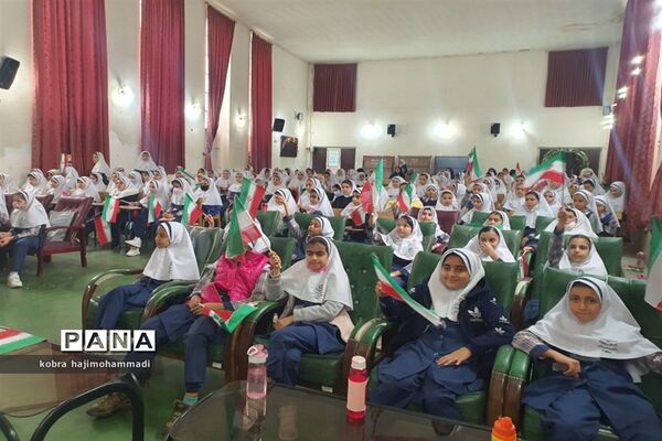 شور و نشاط دانش‌آموزان در آستانه سالروز پیروزی انقلاب