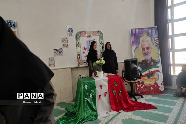 برگزاری جشن دهه فجر در دبیرستان نمونه دولتی نجابت و فرزانگان