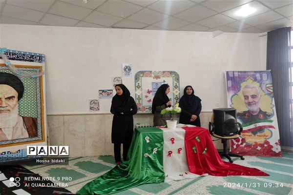 برگزاری جشن دهه فجر در دبیرستان نمونه دولتی نجابت و فرزانگان