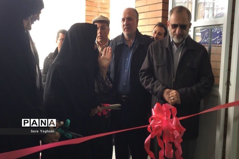 آیین افتتاح دبیرستان دخترانه مادر همزمان با دهه فجر