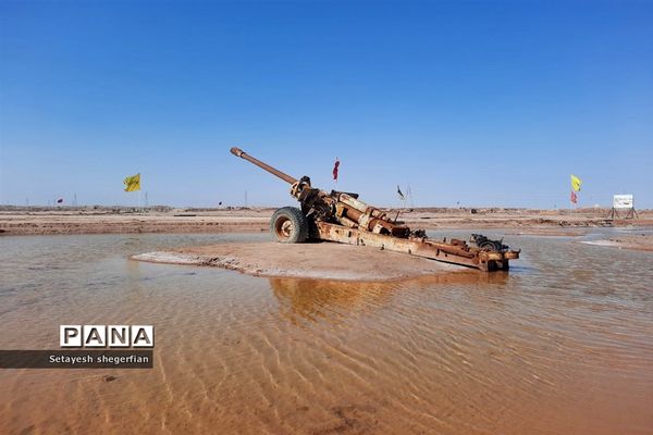 بازدید دختران خراسانی از نمایشگاه هوافضا در مناطق عملیاتی جنوب کشور