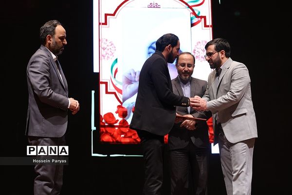 دومین دوره جایزه قلم مقدس، نماد روزنامه‌نگاری انقلاب اسلامی